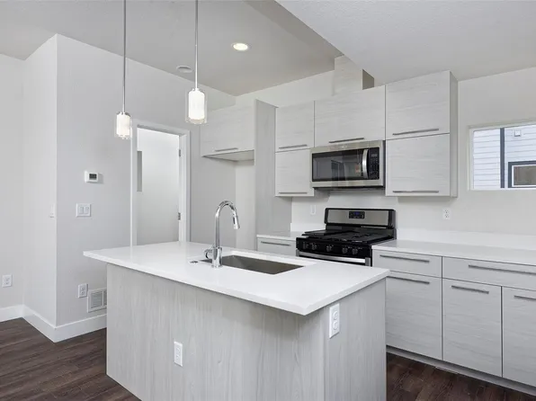 5601 W 11th Pl, Lakewood, CO 80214