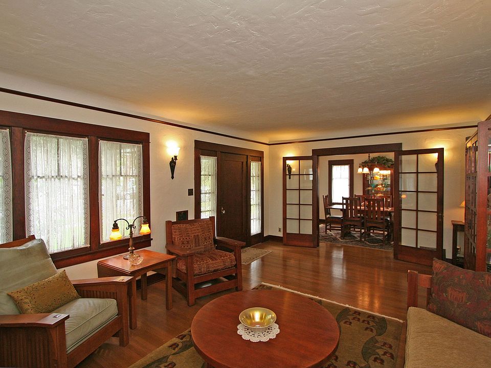 2nd image of 714 S Mentor Ave