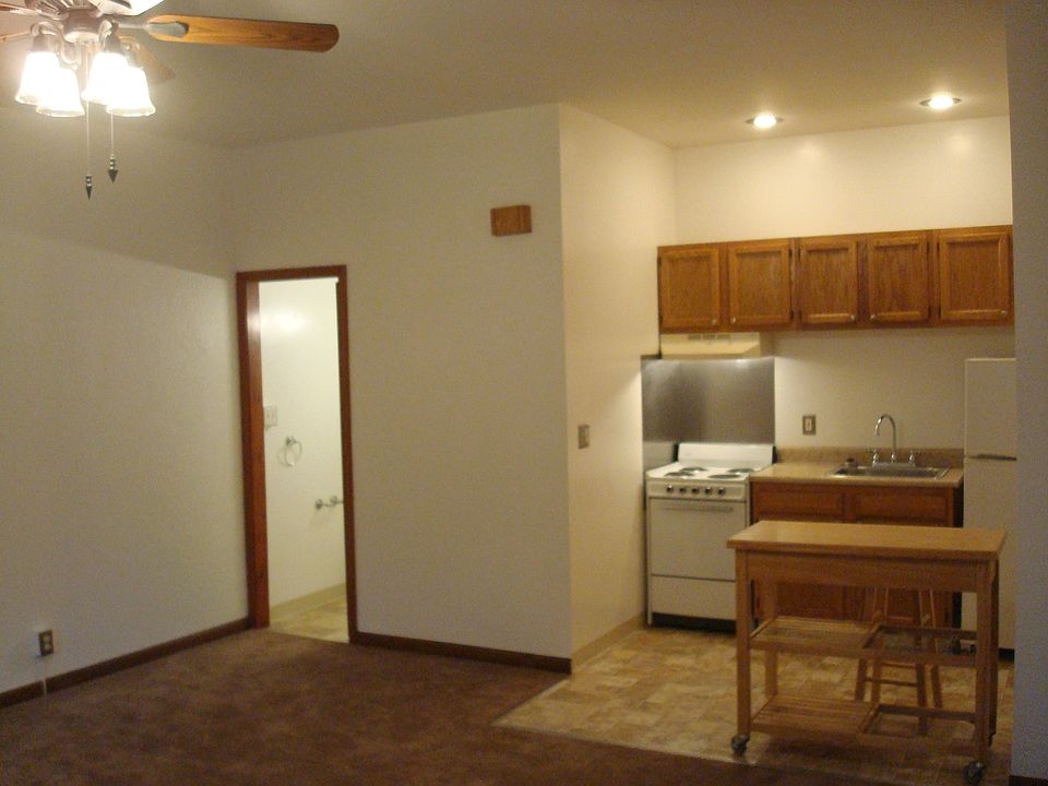 2nd image of 1625 Brownsville Rd APT 1