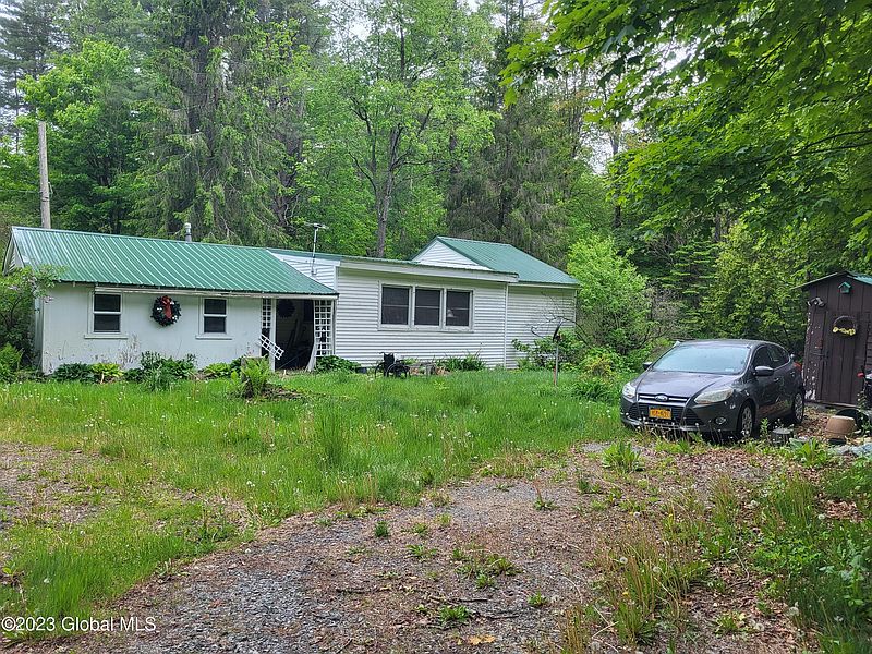 2nd image of 146 Schoolhouse Road