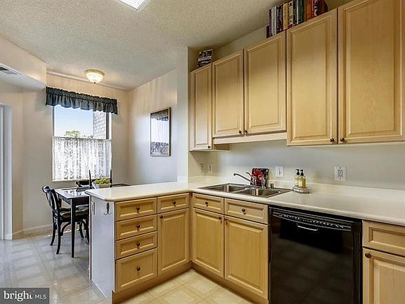 5th image of 19370 Magnolia Grove Sq Unit 412