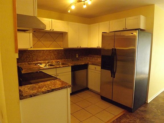 5th image of 3225 SE 21st Ave