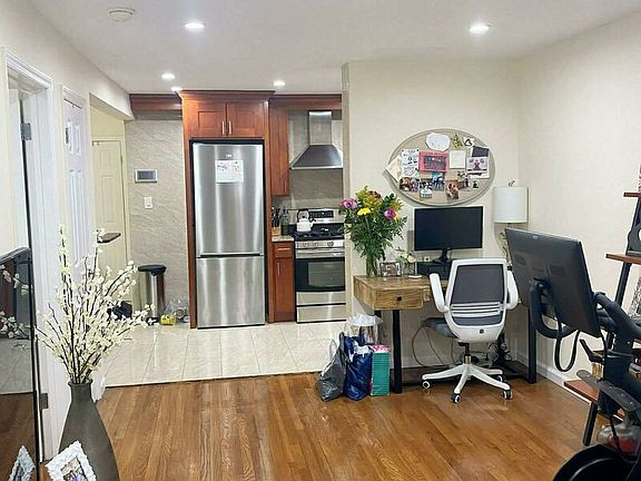2nd image of 20-50 45th St #1950