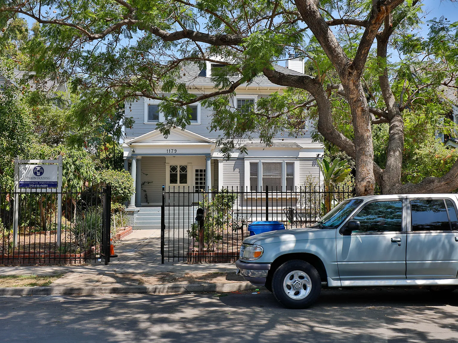 The Carina Victorian Home near the Row! — Photo 3