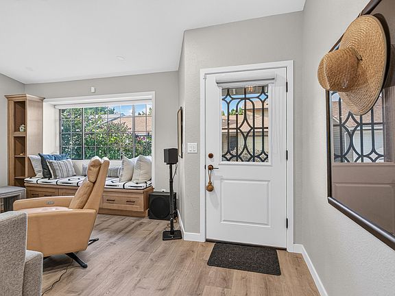 5th image of 653 Golden Ln