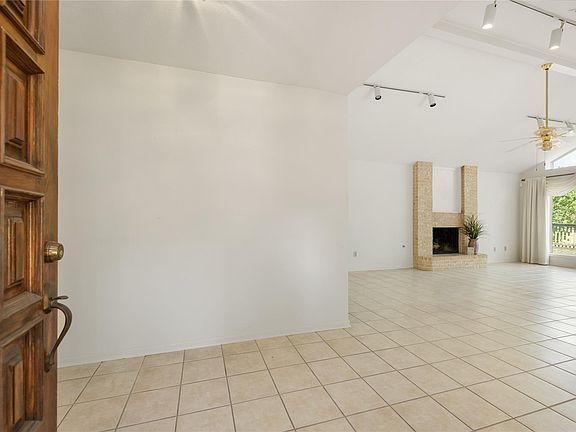 4th image of 18202 Widcombe Dr