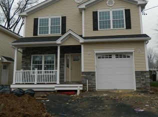 745 Lindegar St, Linden, NJ 07036
