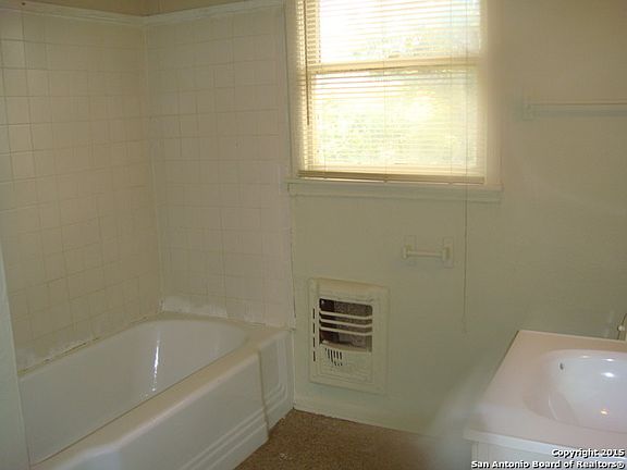 3rd image of 1006 W Woodlawn Ave APT 1