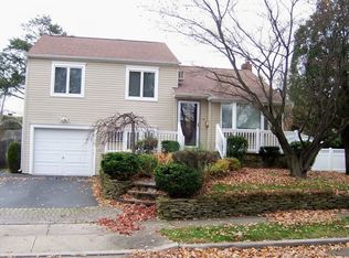 6 Nautilus Ave, Plainview, NY 11803