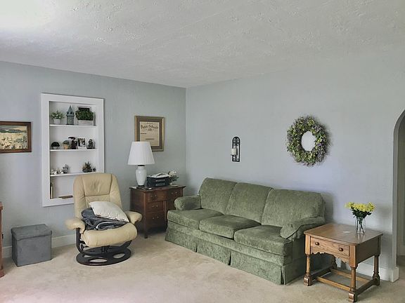 3rd image of 399 E Vermont Ave