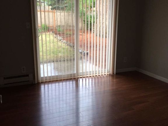 2nd image of 926 Oakcrest Dr SE