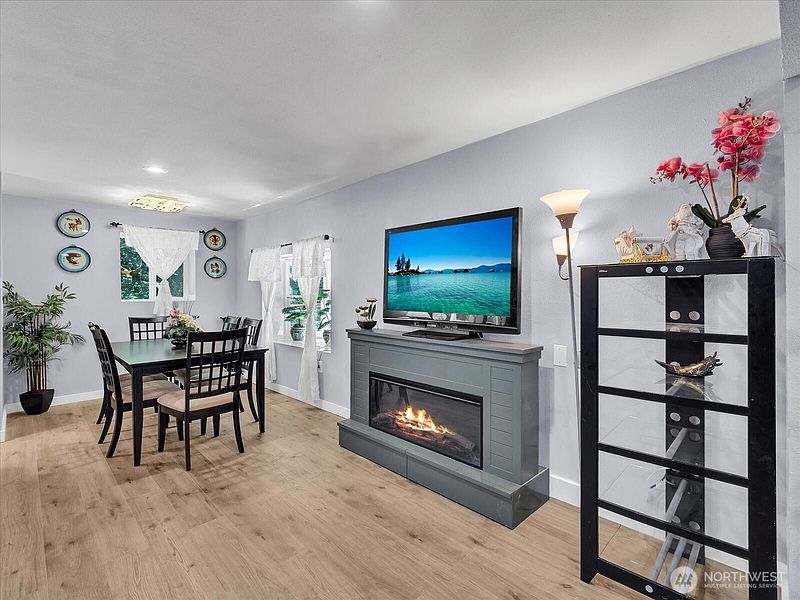 5th image of 1302 SW Bay Street
