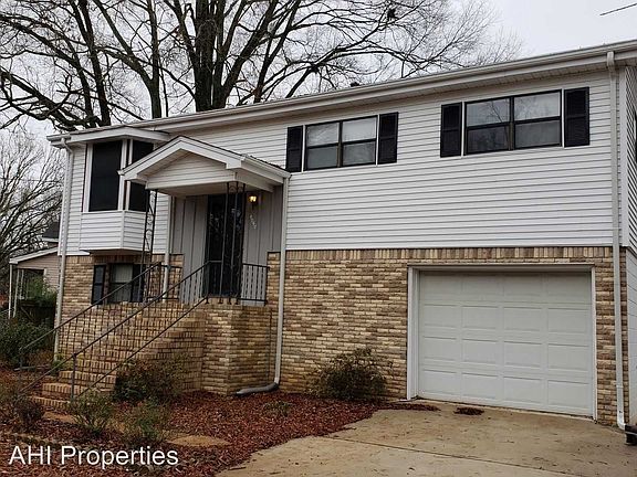3rd image of 4040 Sewall Dr SW