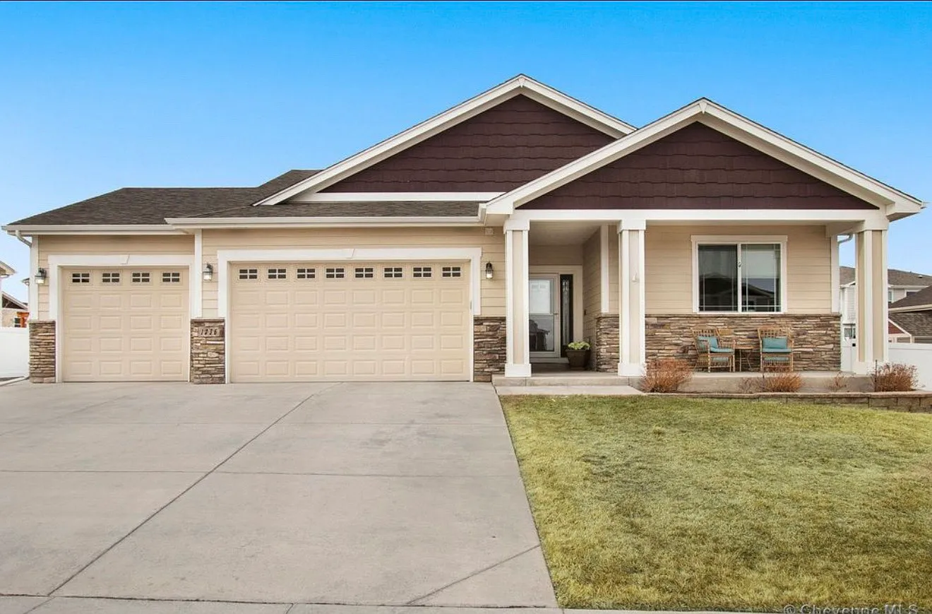5 bed, 3536 sqft, $3,850 — Photo 1