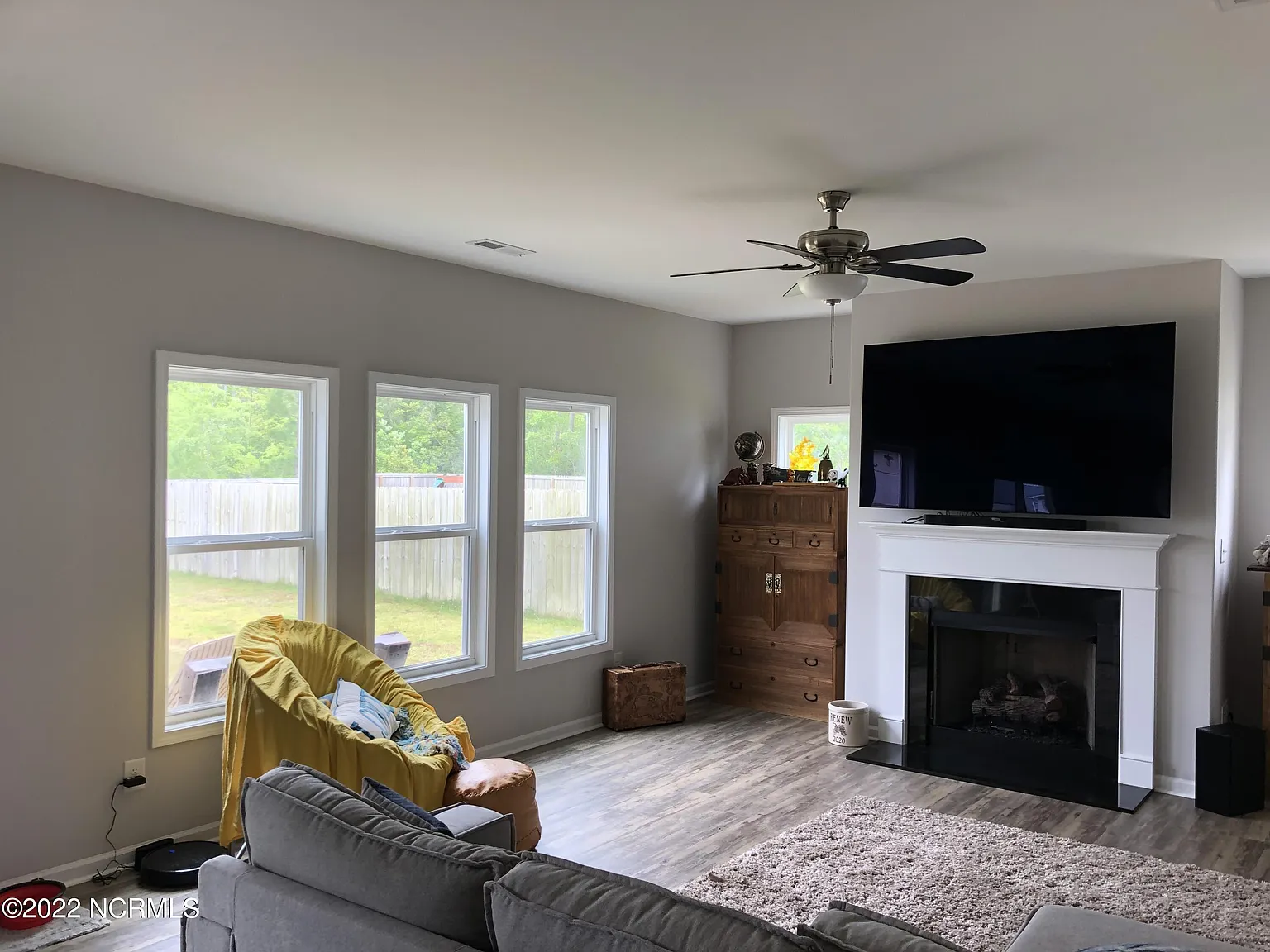 3 bed, 2.5 bath, $2,400 — Photo 3