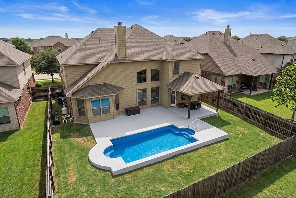 5 bed, 3.5 bath, 3159 sqft, $3,800 — Photo 1