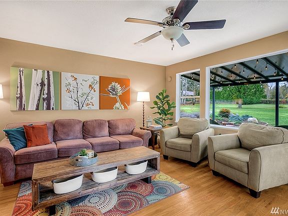 Good living! Generous great room with lighted back deck. Great for entertaining. :)