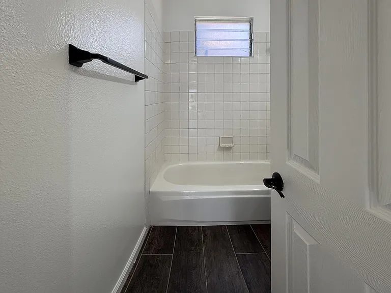 11231 Reddiford Ct — Photo 17