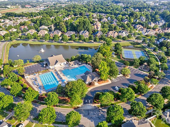 4th image of 2663 Danbury Cir