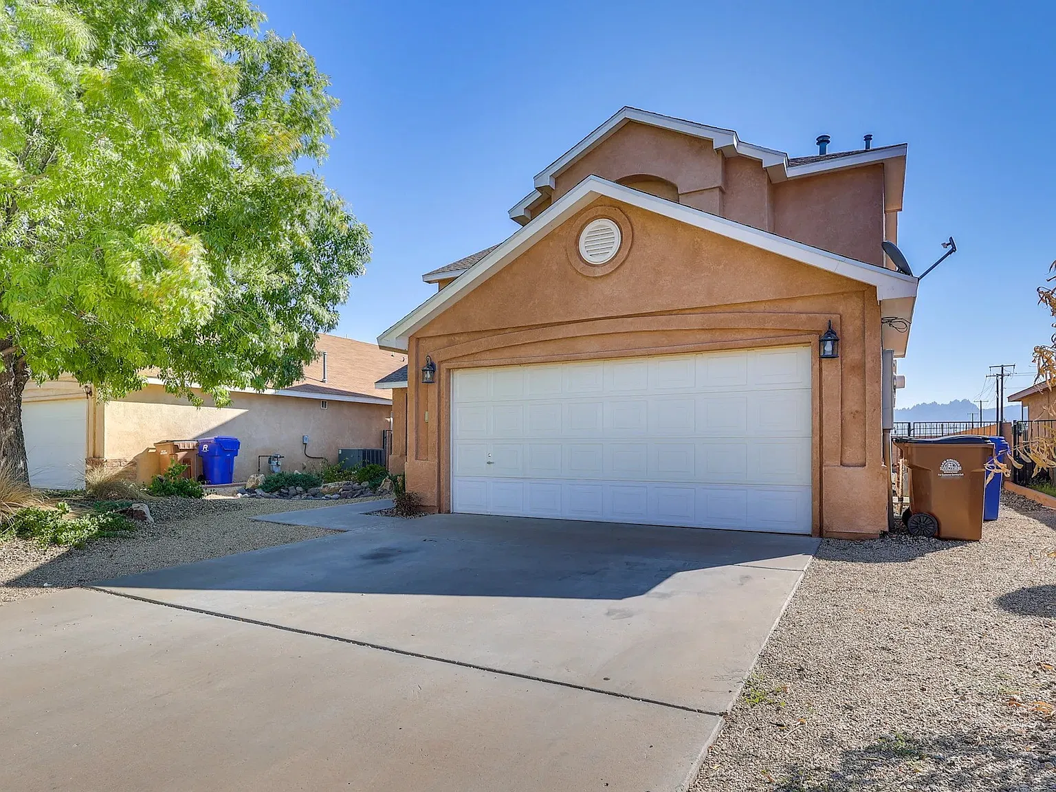 4 bed, 2570 sqft, $2,750 — Photo 2