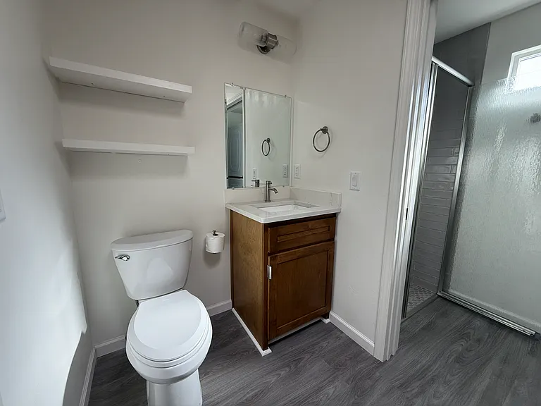 5564 E Camden St #B — Photo 7
