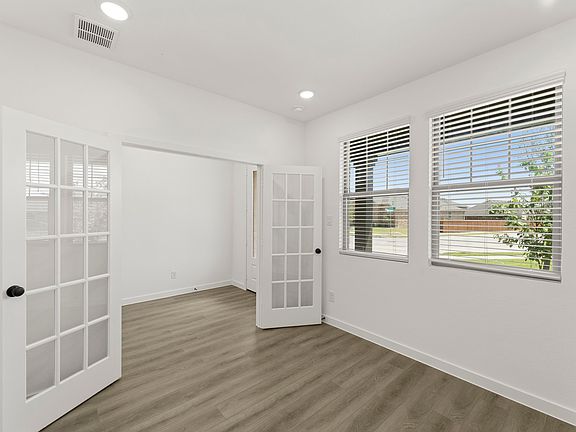 4th image of 1801 Bachman Ln