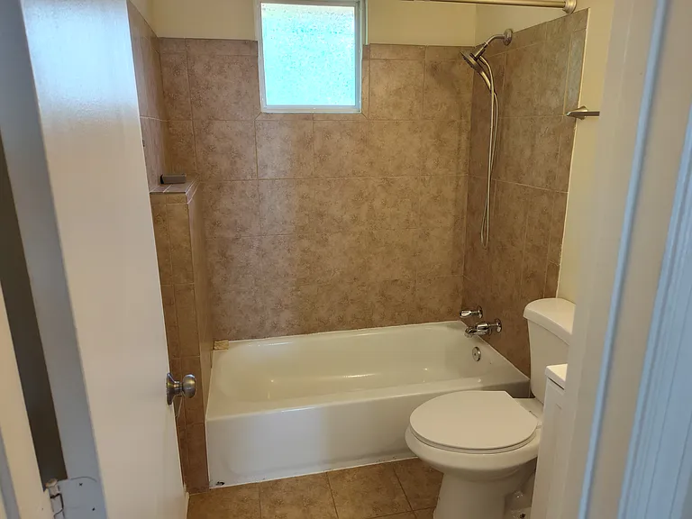 1017 Wade Ave #C — Photo 10