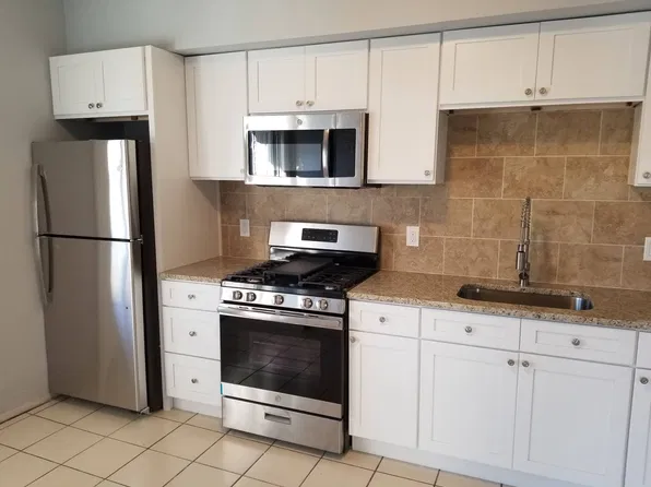 525 Whipple St #2E, Fall River, MA 02724