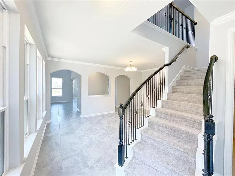 440 Round Lake Dr — Photo 6
