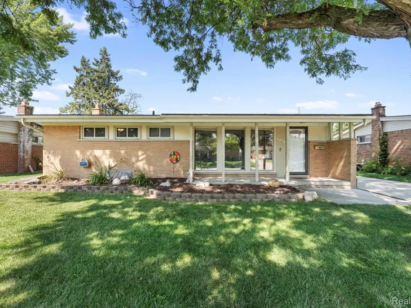 9971 Hartel Ct, Livonia, MI 48150