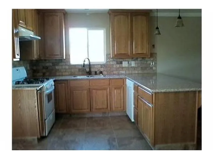 924 Porter Ave photo 1