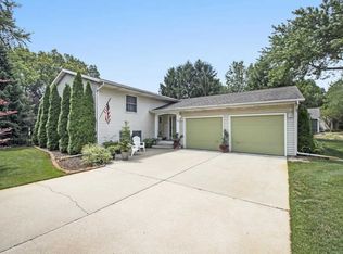 19722 Dogwood Dr, New Buffalo, MI 49117