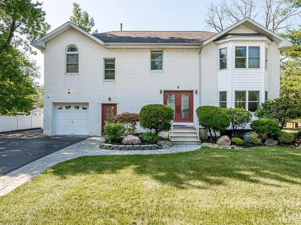 5 Hollywood St, Edison, NJ 08820