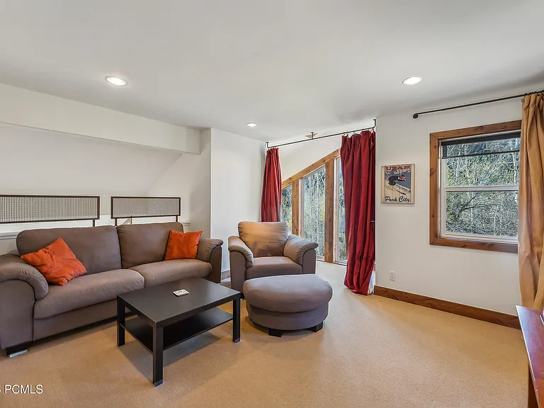 7240 Buckboard Dr — Photo 25