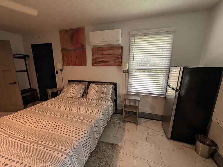 3022 Gresham Rd SE — Photo 2