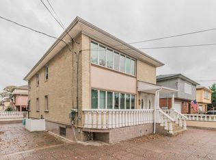 242 Sanilac St, Staten Island, NY 10306