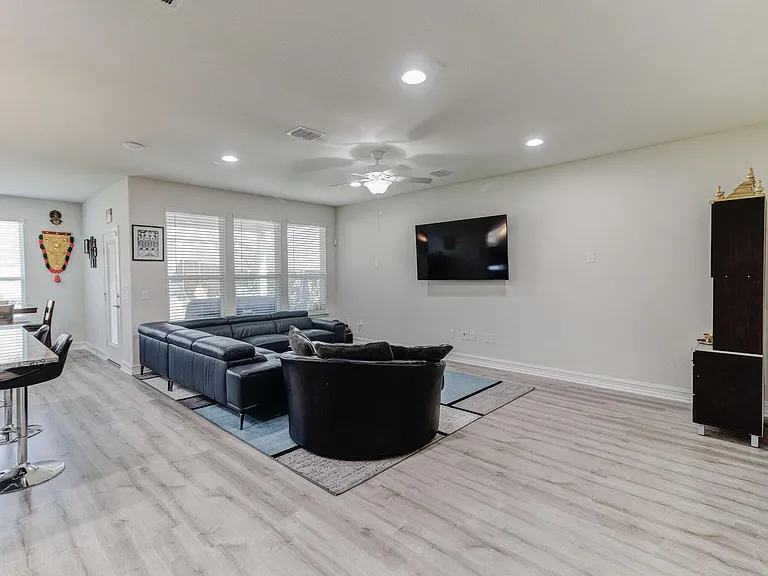 2808 Southampton Dr — Photo 16