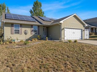 2614 Dawn Ave SW, Cedar Rapids, IA 52404