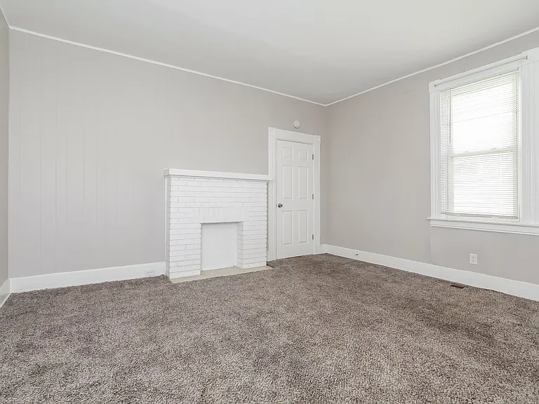 936290_019_living_room_13185035.jpg