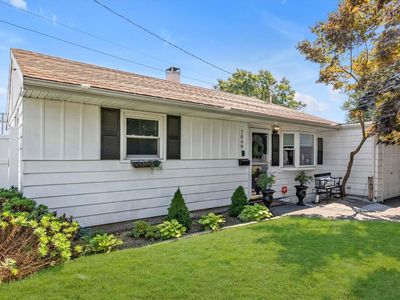 1049 Udall Road, Bay Shore, NY, 11706
