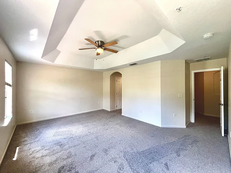 2950 Ashland Ln S — Photo 8