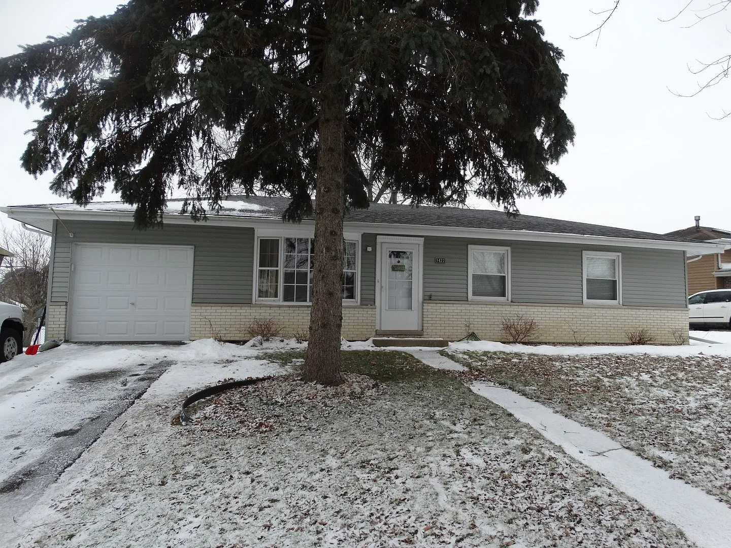 1422 Summit Dr photo 1