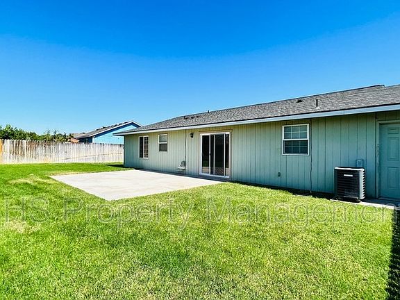 3rd image of 611 Riverstone Dr