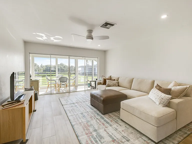 755 Saturn St #D202 — Photo 8