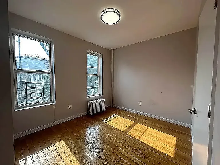 572 E 26th St #4H — Photo 7