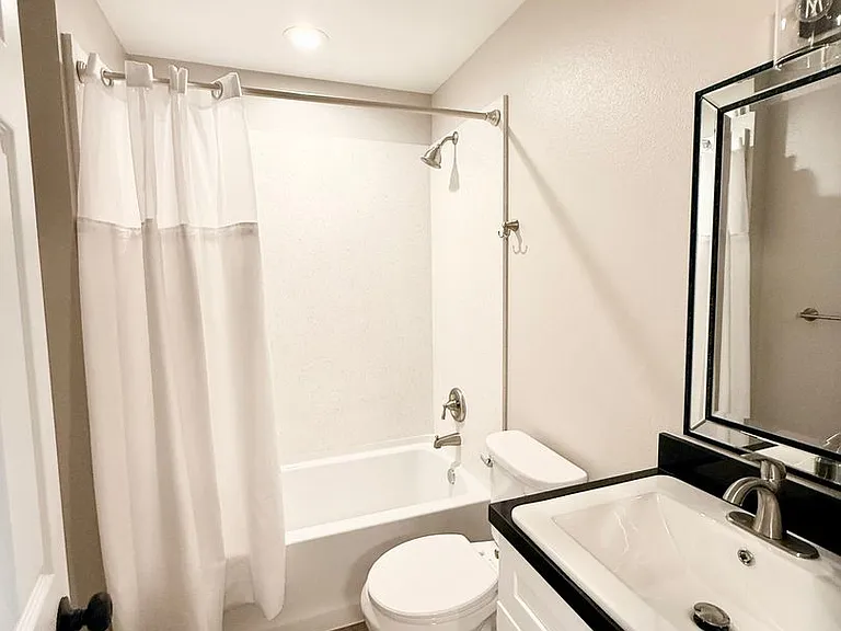 220 N R St — Photo 10