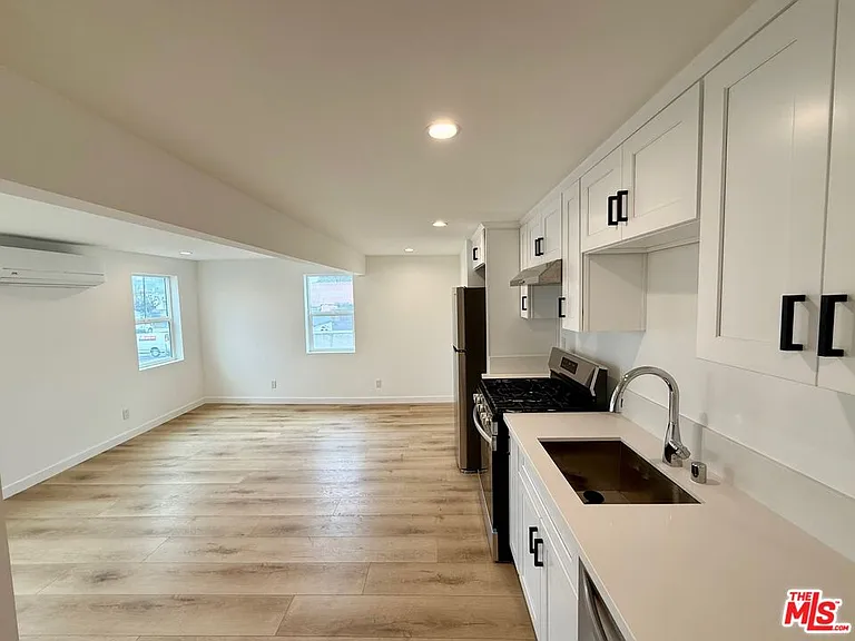 1021 Venice Blvd #4 — Photo 4