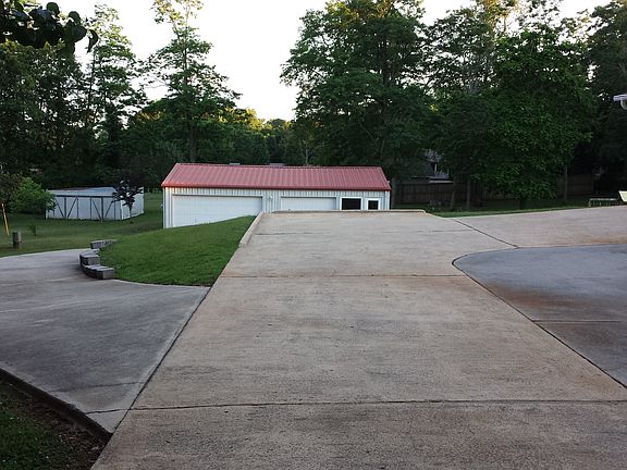 Driveway to detached garage