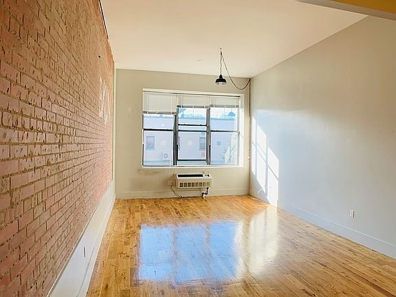 3rd image of 41 Kosciuszko St APT 218