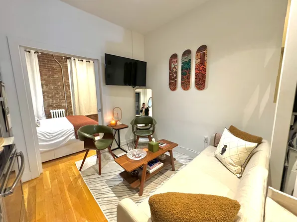 26 Van Dam Street image 1 of 6